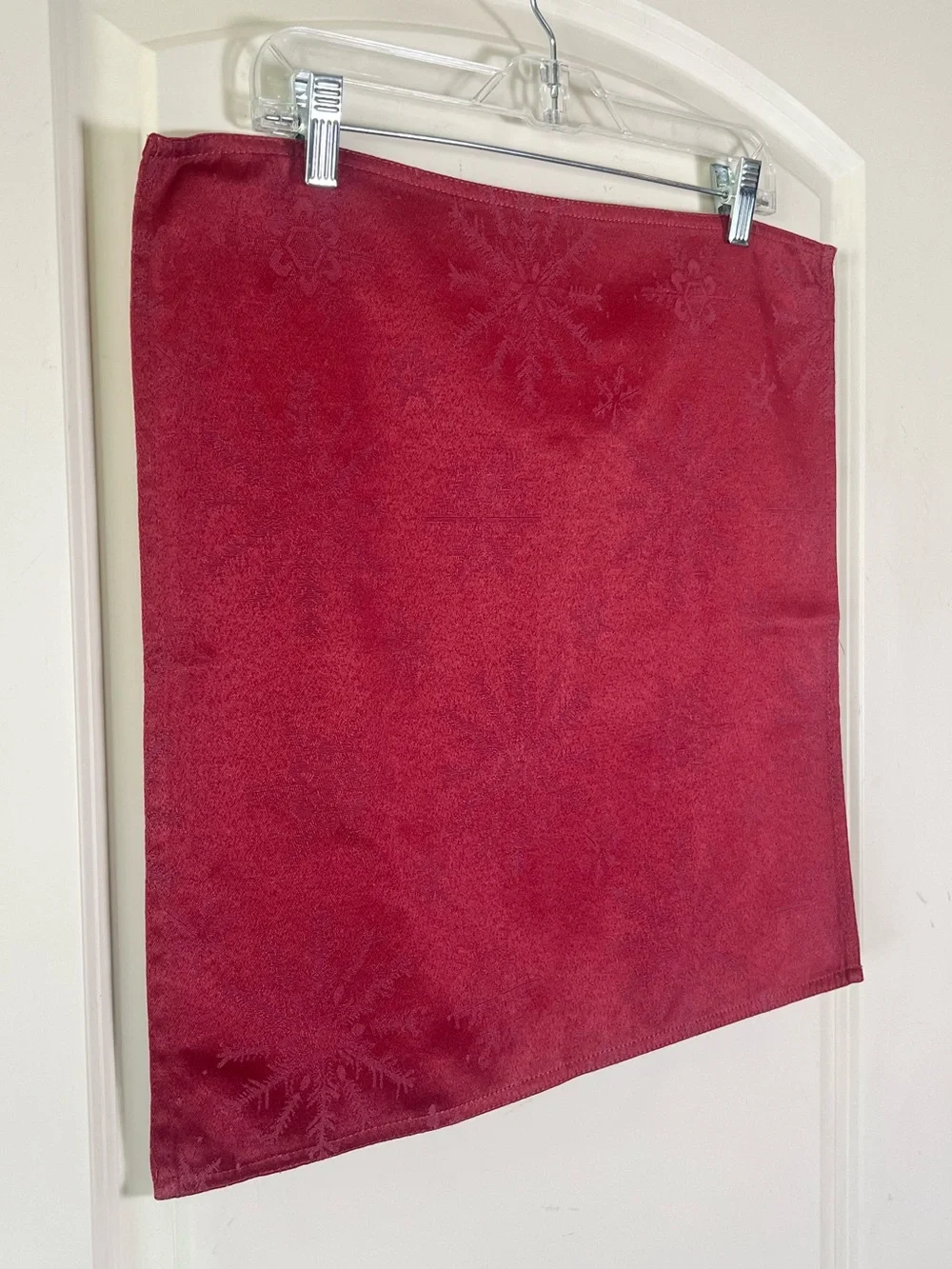 Lauren Ralph Lauren Holiday Napkins Set of 4 Burgundy Red Damask Snowflake